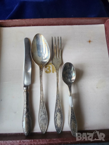 прибори посребрени от мелхиор, нови, к-т 18 бр., красиви мод."Пламя, СССР + чаени лъжички + черпак, снимка 3 - Прибори за хранене, готвене и сервиране - 48875665
