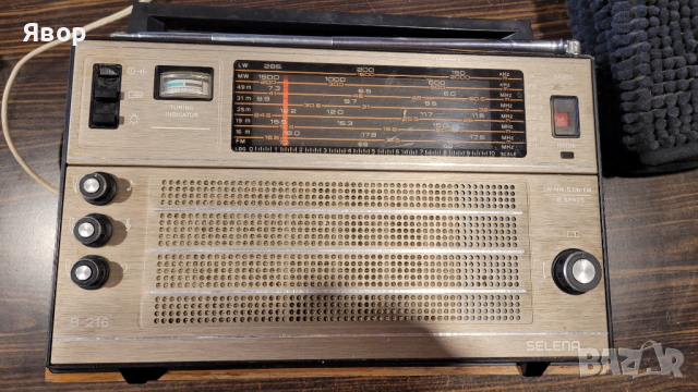 Радио Селена от соца ретро работещо, вкл. На 220 волта с кабел , снимка 2 - Аудиосистеми - 53498372
