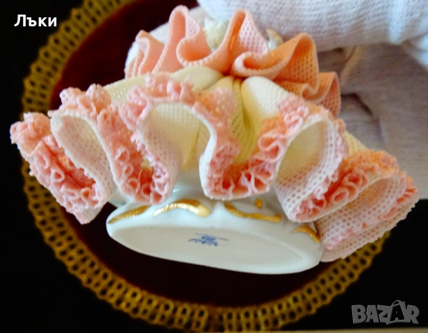 Порцеланова фигура Дрезденска дантела., снимка 4 - Статуетки - 51695339