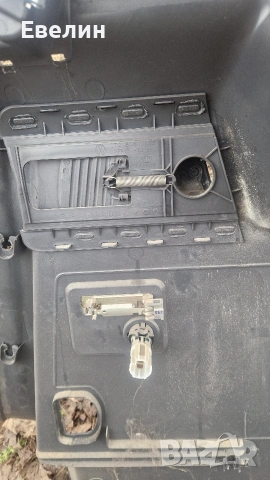 задна кора от багажника дясна VW Touran 2006г, снимка 4 - Части - 53665689