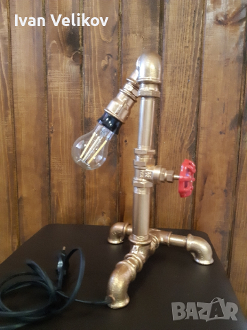 Настолна лампа в индустриален стил