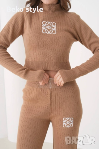 Дамски комплек с ефектен ръкав 