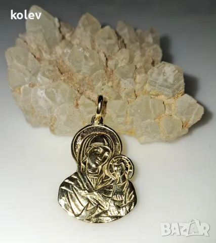 Златен медальон Богородица с Младенеца 1.98 грама/14 карата, снимка 3 - Колиета, медальони, синджири - 11141950