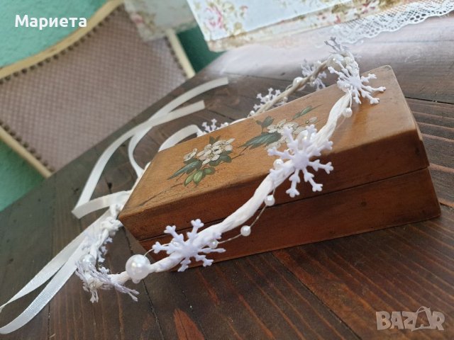 Бял нежен венец за глава със снежинки Коледен венец за глава Венче за глава  Венец за коса , снимка 4 - Аксесоари за коса - 38790913