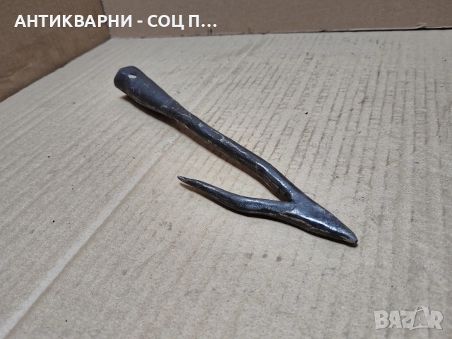 Стара Кована Кука За Камина. 