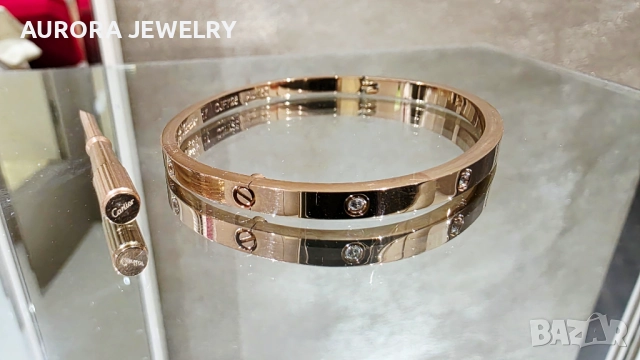 CARTIER Love Rose Gold 10 Diamonds Small Model Гривна с Отверка, снимка 3 - Гривни - 52916813
