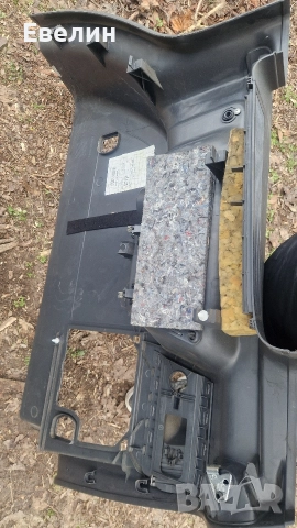 пластмасите от багажника от ляво, снимка 3 - Части - 52960149