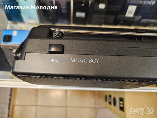 Радио Grundig Music Boy 170 В отлично техническо и визуално състояние., снимка 4 - Радиокасетофони, транзистори - 51094223