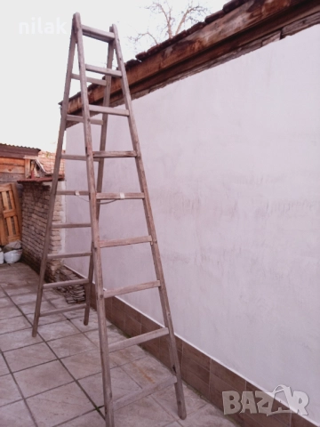 Продавам стара дървена стълба височина 3 метра