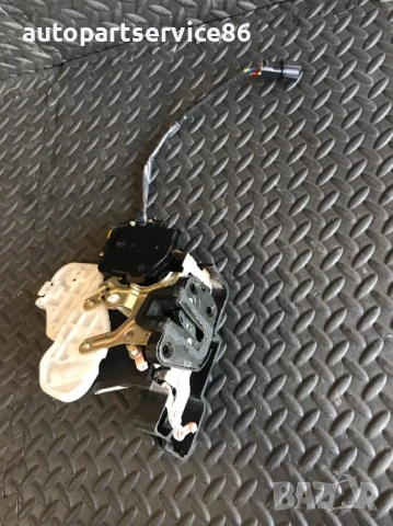 Механизъм на бравата на предната лява врата за KIA Carnival (2006–2010) 81310-4D050, снимка 2 - Части - 53191577