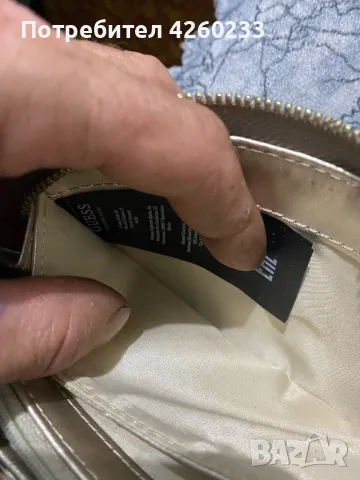 Портфейл Guess, снимка 8 - Портфейли, портмонета - 47596349