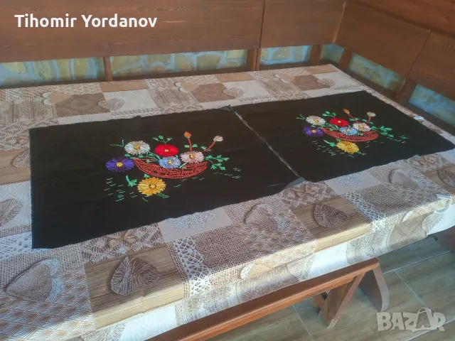 Бродирана калъфка за възглавница - 2 броя., снимка 2 - Антикварни и старинни предмети - 47589470