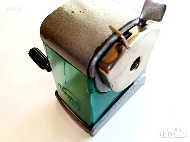 Стара голяма настолна острилка.