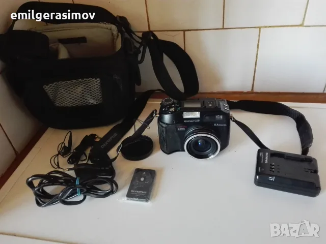 Два фотоапарата и духало за кошери .
