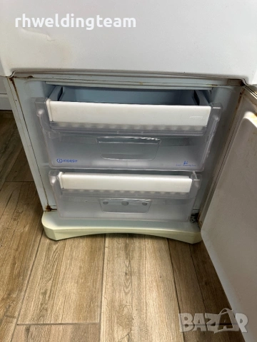 Хладилник с фризер Indesit, снимка 6 - Хладилници - 53078231