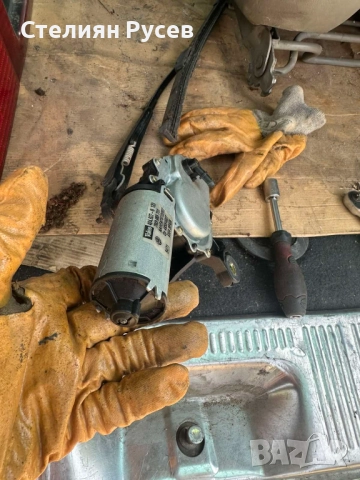 ел, мотор с задно рамо чистачки механизъм на чистачките за VW Sharan 2.8i 204кс VR6 2002г - цена 25 , снимка 5 - Части - 52027813