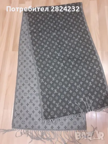 шал на LOUIS VUITTON , снимка 1
