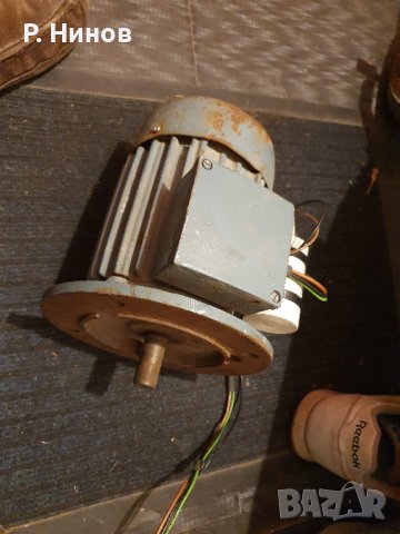 Монофазен ел.двигател/електромотор/електродвигател  1.1kW  1420 оборота    фланец 200 мм  , снимка 1