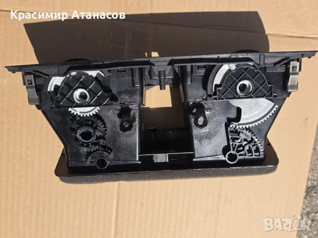 5K0815735D. Духалки средна конзола за Vw голф 6. хечбек,комби. 2008-2012г, снимка 2 - Аксесоари и консумативи - 55925383