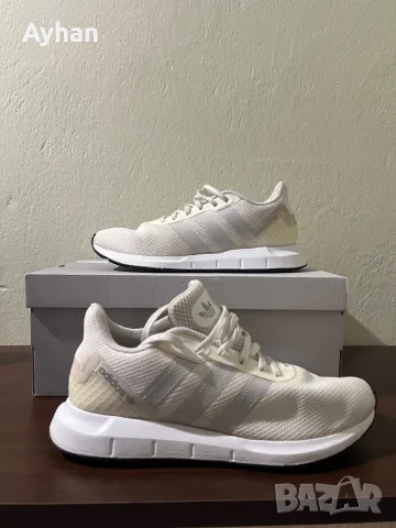 оригинални Adidas Swift Run (кремаво/off-white) – размер 40.5 EU / стелка 25 см, снимка 2 - Спортни обувки - 56076491
