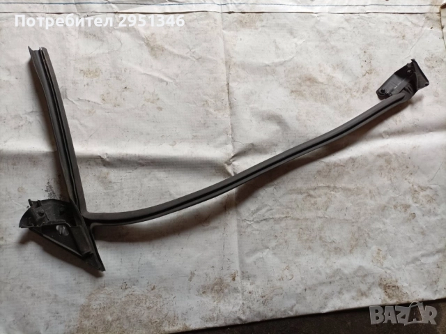 Уплътнение предно дясно стъкло Audi S5 F5 8W8837480