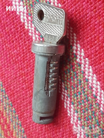 Контакт с ключ ВАЗ, снимка 2 - Антикварни и старинни предмети - 53412723