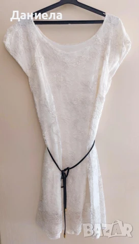 Бяла лятна рокля от дантела