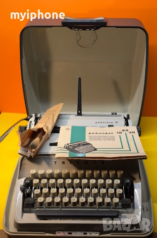 Пишеща Машина Triumph Gabriele 10 Клавиатура Qwertz Латиница Топ Състояние Обслужена 1960 година !, снимка 2 - Антикварни и старинни предмети - 52398347