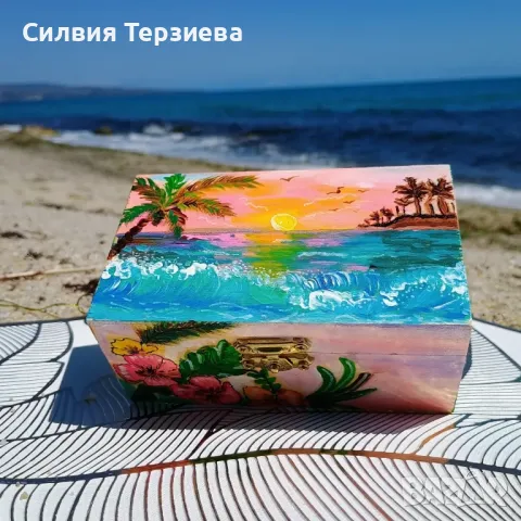 Ръчно изработена дървена кутия Happiness comes in waves 