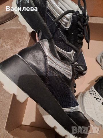 два чифта маратонки