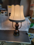 масивна настолна лампа с шапка , снимка 1 - Настолни лампи - 44660306