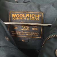Оригинално  мъжко яке бранда Woolrich всички части са брандирано с логото на бранда ципа копчетата, снимка 11 - Якета - 41977930