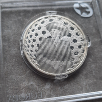 Възпоменателна сребърна монета 5 евро 60 години от Освобождението от Фашистка Германия, снимка 2 - Нумизматика и бонистика - 44715865