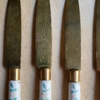 Изключително красиви и стари месингови ножчета с порцеланови дръжки, снимка 2 - Антикварни и старинни предмети - 41525993
