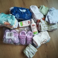 Бебешки дрешките, пантофи и козметика , снимка 1 - Комплекти за бебе - 42626484