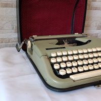 Стара пишеща машина Марица 11 - Made in Bulgaria - 1970г, снимка 4 - Антикварни и старинни предмети - 42261774