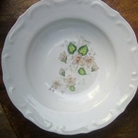 Четири стари порцеланови чинии за супа на фабрика Изида - България от 1962 година, снимка 14 - Други ценни предмети - 39515502
