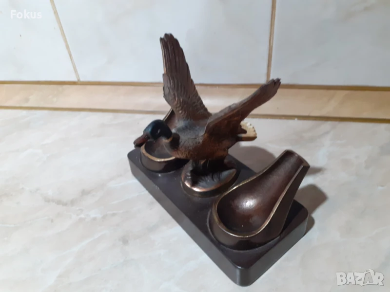 Уникална и невероятна метална поставка за две лули с патица, снимка 1