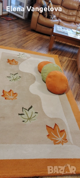 Килими плюшени и стилни два бр. с три възглавнички , снимка 1