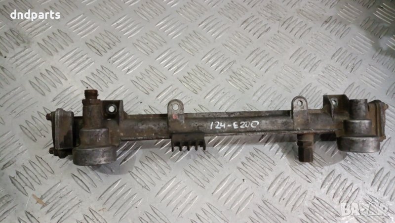 Горивна рейка Mercedes 124 2.0i 1989г.	, снимка 1