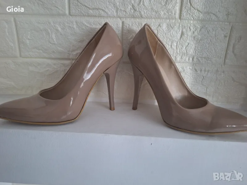 Бежови дамски лачени обувки на висок ток намалям на 29 лева, снимка 1
