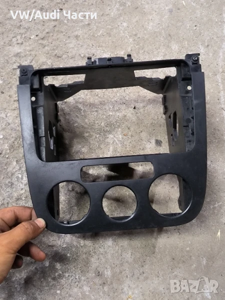 Централна конзола барче за Голф 5 VW Golf 5 1K0858005B, снимка 1