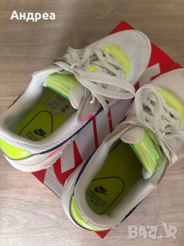 Оригинални маратонки Nike, снимка 4 - Маратонки - 53044423