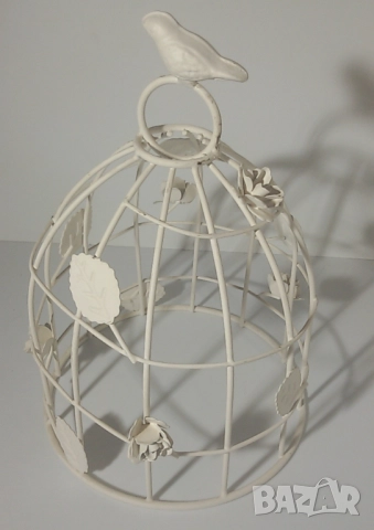 Декорация от бял метал като клетка за птичета с птица отгоре, листа и рози (или друго цвете), снимка 3 - Декорация за дома - 51502963