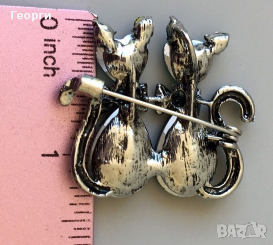 Много рядка брошка с големи камъни Сваровски, снимка 3 - Други ценни предмети - 36468822