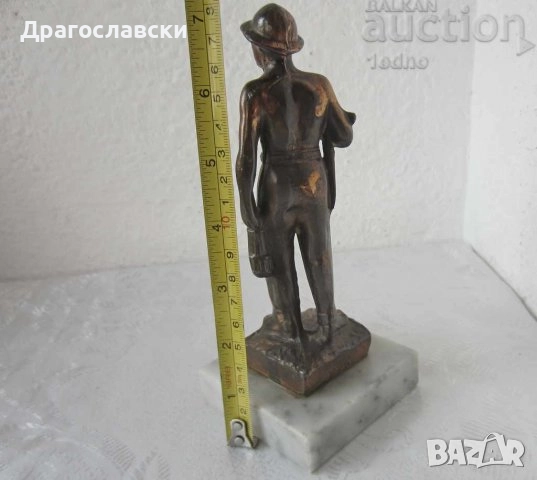 Миньор с каска и лампа статуетка фигура, пластика, автор, подпис R.Scali метал, снимка 11 - Декорация за дома - 28880497