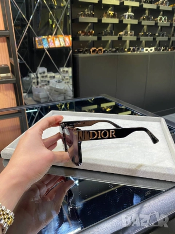 очила с черен обикновен калъф и ув защита christian dior