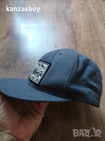 VANS - страхотна шапка КАТО НОВА, снимка 3 - Шапки - 50860739