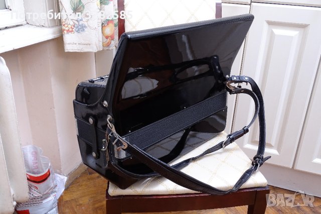 Акордеон Роял Стандард Метеор 120 баса, снимка 8 - Акордеони - 41695959