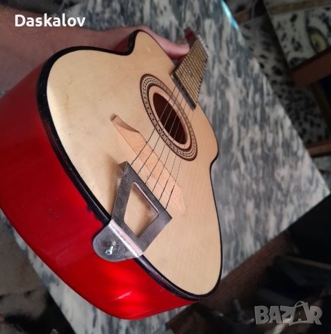 Продавам малка дървена китара, снимка 2 - Китари - 41182878